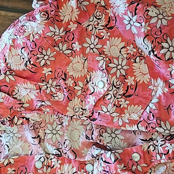 Button up - Picture 2 of 3